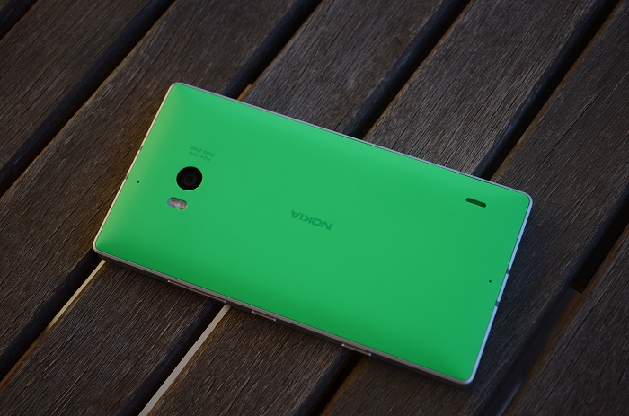 Nokia Lumia 930 detrás