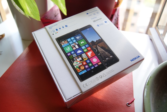 Caja Nokia Lumia 830