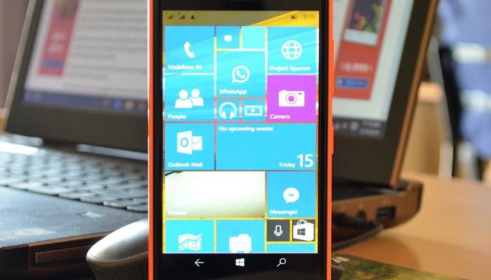 Windows 10 mobile Build 10080 en un Nokia Lumia 730