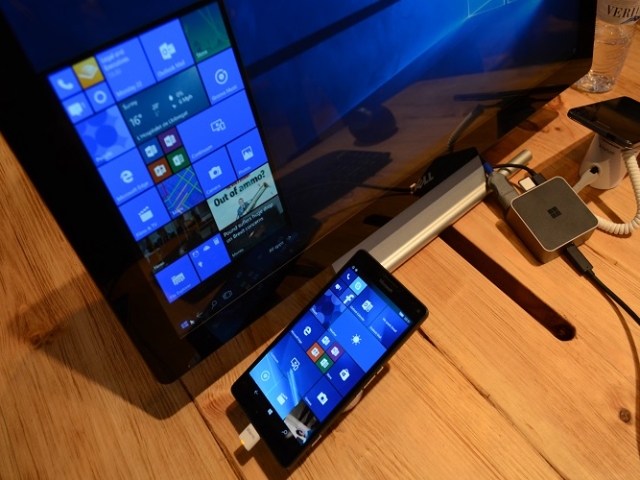 microsoft display dock lumia 830