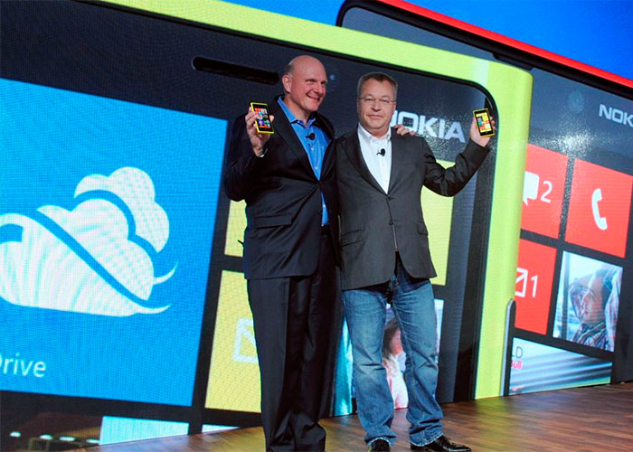 Stephen Elop y Steve Ballmer presentando los nuevos Nokia Lumia con Windows Phone 8